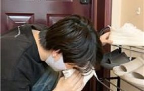 【冰冰】邻居偷闻运动鞋被发现 bf53325