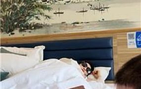 【婉儿】圈养犬化伺候主人起床【双视角版】 bf53312