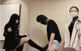 【晚晚】漂亮车模S-连环轮流踢裆【三视角版】 bf53214