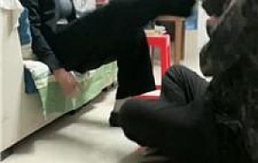 【锅盖导演】拖鞋踩踏-抽耳光重度虐 bf52396