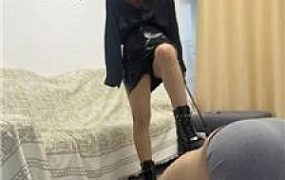 【素人挖掘机】短靴踩踏-白袜气味羞辱 bf53622