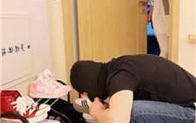 【婉儿】偷舔脏鞋的下场 bf53601