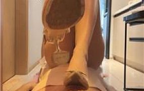 【倪梵】近距离-清理脏高跟鞋 bf53533