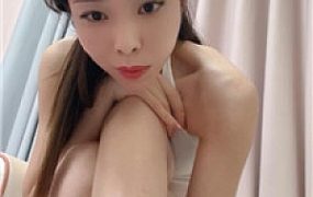 【多多】裸足口水盯    250531-6