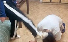 【熙熙】强迫舔脏鞋底-各种暴揍 bf54029