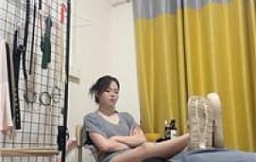 【欣儿】学生妹羞辱老狗继父【双视角版】 JS250527-1