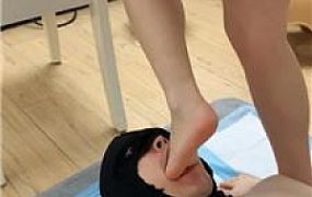 【甜甜】裸足喂酸奶插嘴 JS250624-2