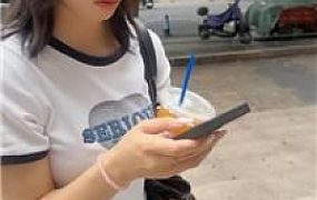 【猴哥】素人S-脏运动鞋白袜踩虐 bf54821