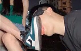 【狸狸】户外强迫奶狗舔脏鞋玉足 bf54783