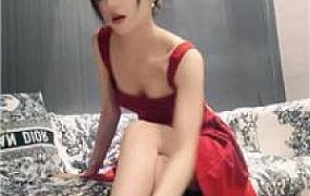 【晨晨】红裙女神玩虐脚垫奴 bf54727