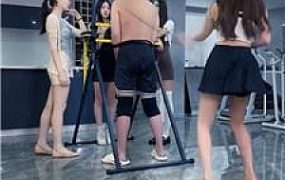 【麋鹿银儿】众美女全体力轮抽鞭打/群踩中羞辱舔脚 bf54640