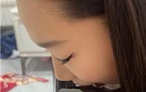 【july】羞涩闺蜜舔高跟 JS250612-27