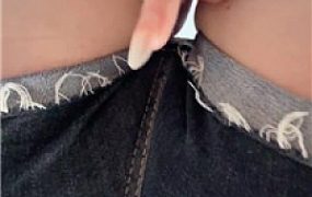 【兔兔酱】臀下憋裸足寸    250610-23