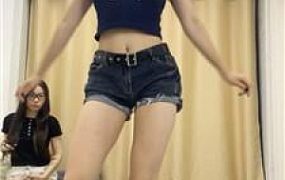 【凹凸曼】双S-小白鞋白袜轮流跳踩 bf54288