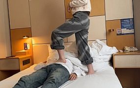 【素人研究生】裸足跳踩肚子（2） YC-241206-7