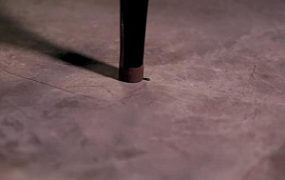 【明视界】明妃踩杀缩小的同事 ACYC-3710