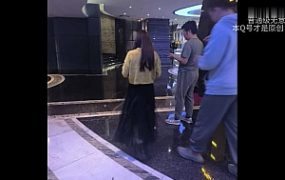 B624 – 无意识裙子粗跟短靴小姐姐踩手 bf42517