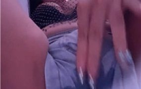 【鹿允儿】牛仔裤臀下寸止    250723-15