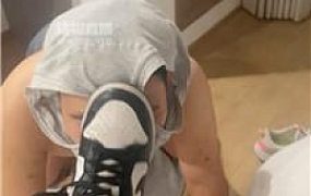 【小丸子】脏鞋玩命舔-吃烟灰吃袜子 JS250722-1