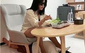 【辣姐】桌底脚下贱奴喂食场 JS250715-24