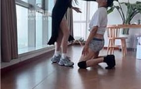 【舞池大人】白富美S-老爹鞋白袜踩踏踢踹 bf55226