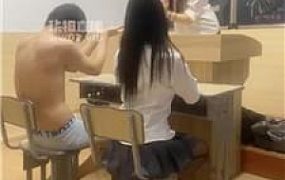 【白鸽老师】教室里老师惩罚情侣学生狗【双视角版】 bf55064