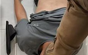 【爱可】调教不当人-高难度坐凳子上凳腿深喉/全体重手托举脚深喉 bf57138