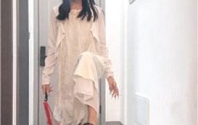 【怡怡】拖鞋踩踏鞭打 JS250903-19