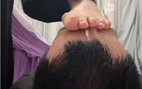 【青年GaGa】素人小姐姐玉足踩狗脸 JS250903-16