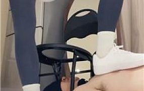 【小拽大人】脏鞋白袜踩-坐脸窒息 bf56728