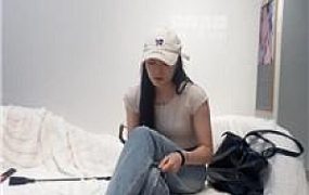 【瑶瑶】素人小妹脏鞋白袜跳踩 JS250913-2