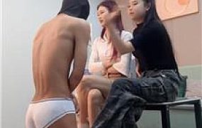 【恩恩】双S精神小妹白鞋白袜踩【双视角版】 JS251006-19