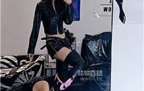 【倪小主】长靴丝袜美腿虐杀闺蜜犬 JS251003-8