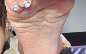 【绝美兔】裸足白内灯    250925-6