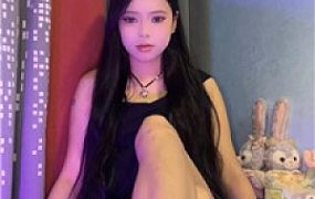 【恩恩】进来舔脚    250917-5