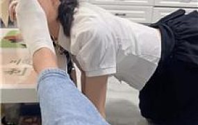 【宇王】喜欢臭脚丫的母狗 JS250918-32