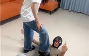 【猴哥】素人学生妹踩老师狗 JS251021-11