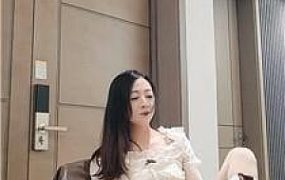 【暮歌】丝袜美腿跳踩小骚 bf58554