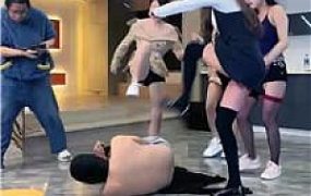 【麋鹿银儿】4女王尝试最暴力/最疯狂的群殴霸凌无底线 bf58457