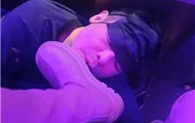 【文文文】KTV陪酒小妹长靴踩虐 JS251017-7