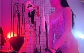 【繁星女宝】铆钉高跟女神刑房虐 bf58717