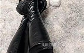 【闪闪】白袜脚玩虐鞋奴 JS251029-3