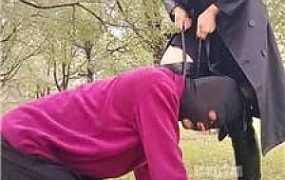 【南荣】长靴女神户外鞭打遛狗 JS251108-4