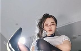 【虐心】不良女老师开发大学生    251105-13