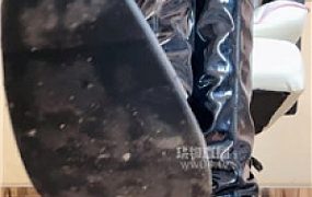 【姜琦琦】皮靴白给    251104-7