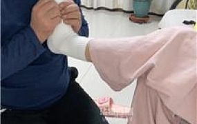 【玥玥】白袜+黑丝玩奴 JS251103-41