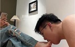 【子熙大人】对嘴喂食-臭脚丫狂舔 JS251008-2