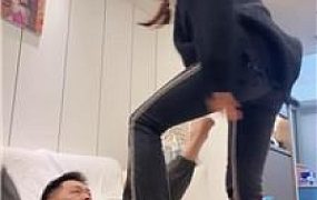 【暮歌老师】艺校女神暴力踢踹踩踏 JS251119-18