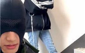 【女生也能很暴力】楼梯间逗狗惩罚 bf59588