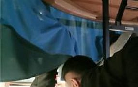 【文文文】桌底舔吃多女神脏鞋 JS251217-4